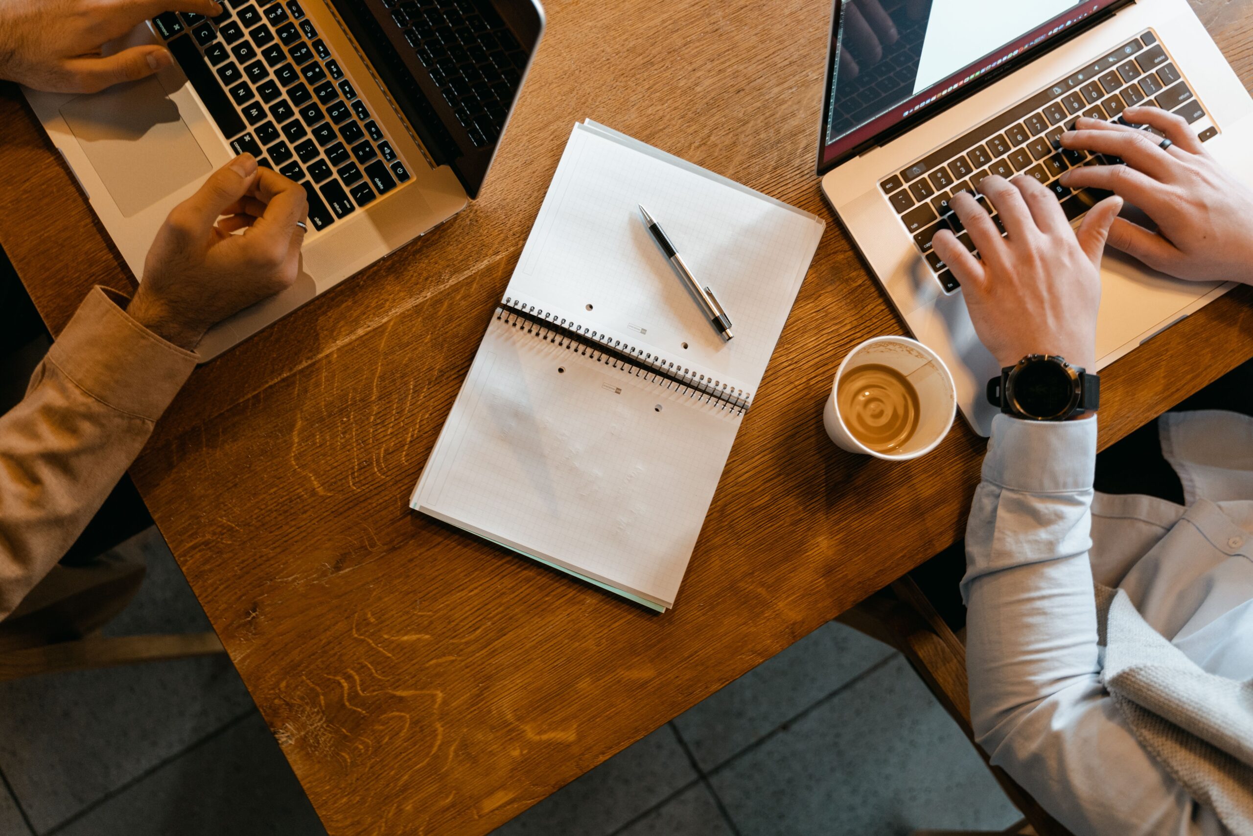 Virtual assistant comparing AI and human support tools for a small business